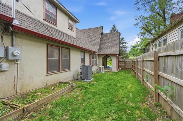 6656 Paseo Boulevard, Kansas City, MO 64132