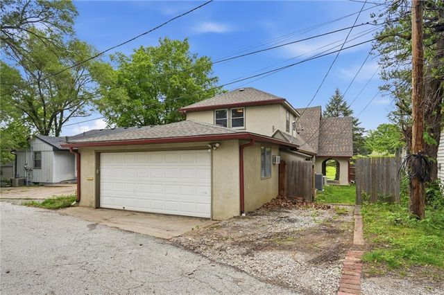 6656 Paseo Boulevard, Kansas City, MO 64132