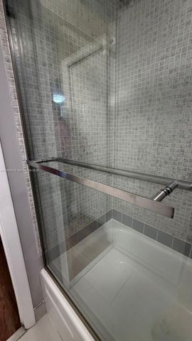 402 Lakeview Dr 201, Weston, FL 33326