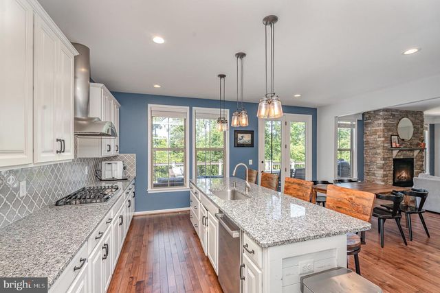24846 SOMERBY DR, Chantilly, VA 20152