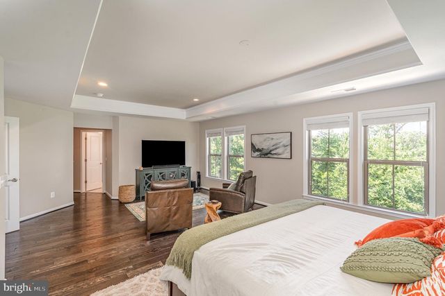 24846 SOMERBY DR, Chantilly, VA 20152