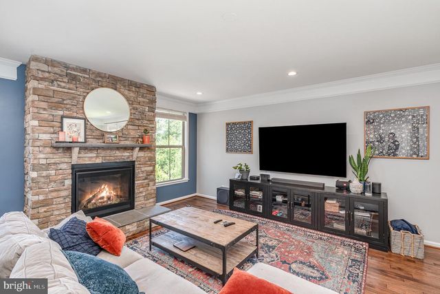 24846 SOMERBY DR, Chantilly, VA 20152