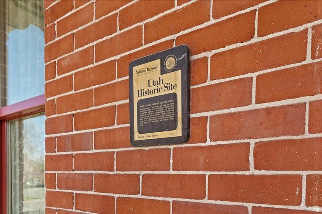 42 W CENTER ST, Kaysville, UT 84037
