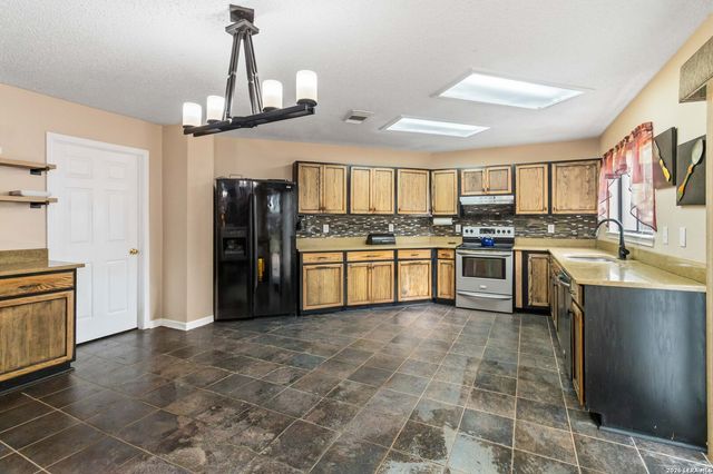 10903 BRISTLE OAK DR, San Antonio, TX 78249