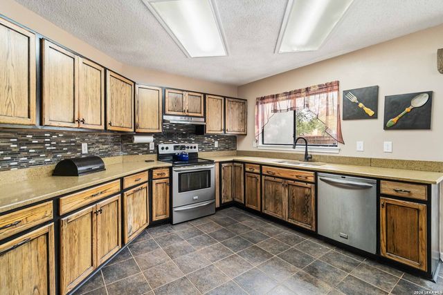 10903 BRISTLE OAK DR, San Antonio, TX 78249