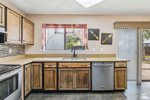 10903 BRISTLE OAK DR, San Antonio, TX 78249