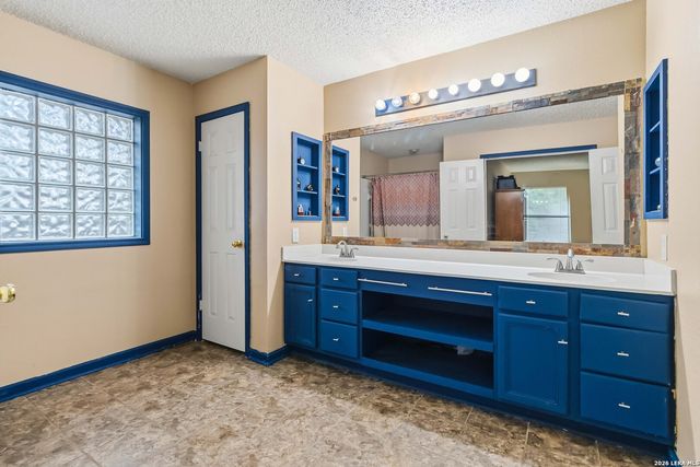 10903 BRISTLE OAK DR, San Antonio, TX 78249