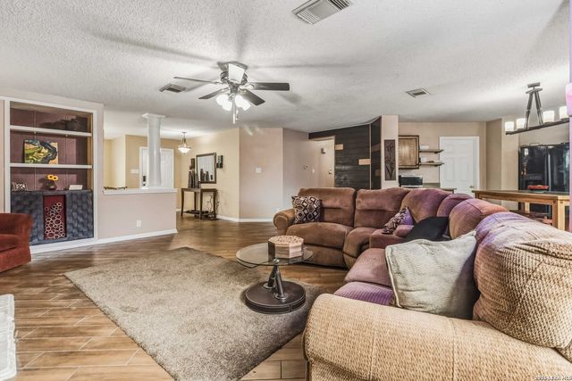10903 BRISTLE OAK DR, San Antonio, TX 78249