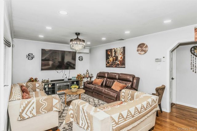 5 Malone Street, Hicksville, NY 11801