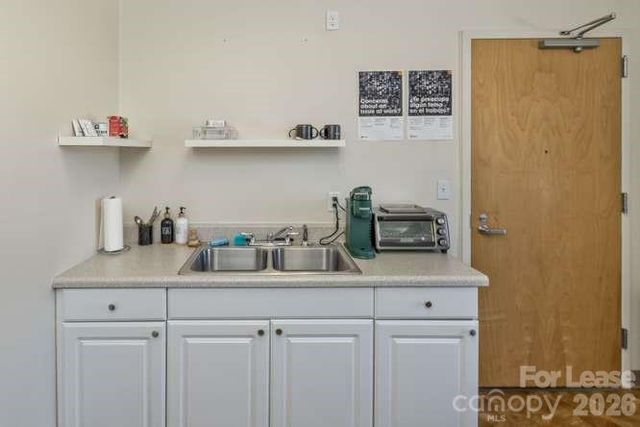 56 College Street 201, Asheville, NC 28801