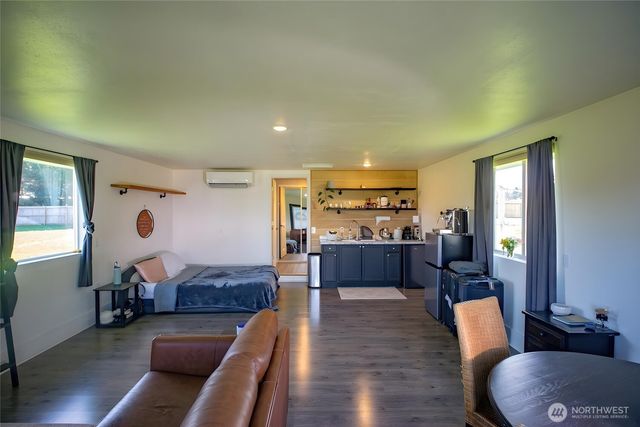 787 N Kendall Road, Sequim, WA 98382