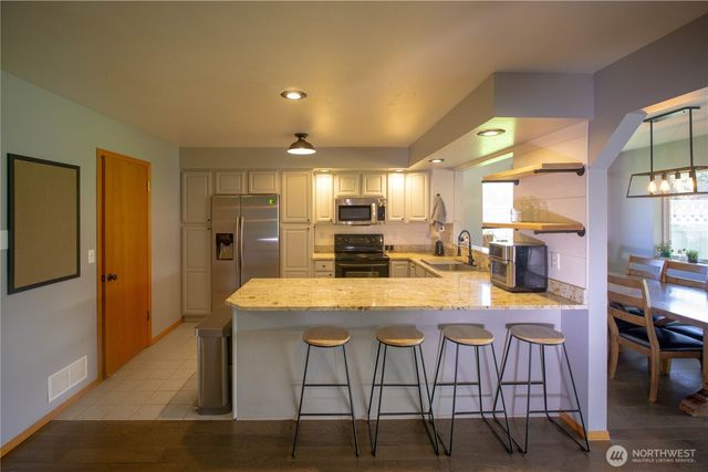 787 N Kendall Road, Sequim, WA 98382