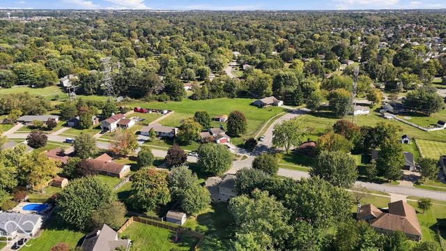 592 Echo Bend Boulevard, Greenwood, IN 46142