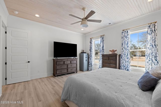 303 Cannonsgate Drive, Newport, NC 28570