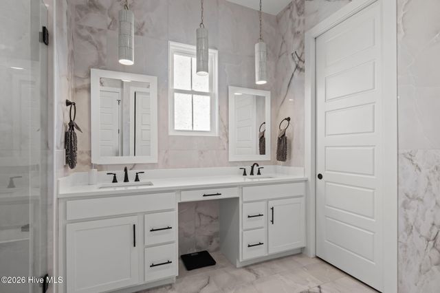 303 Cannonsgate Drive, Newport, NC 28570