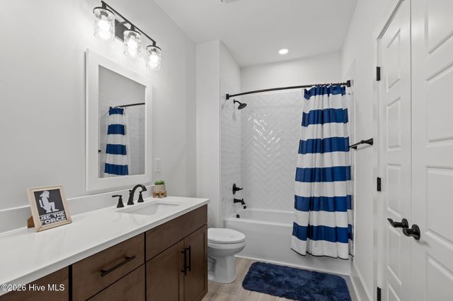 303 Cannonsgate Drive, Newport, NC 28570