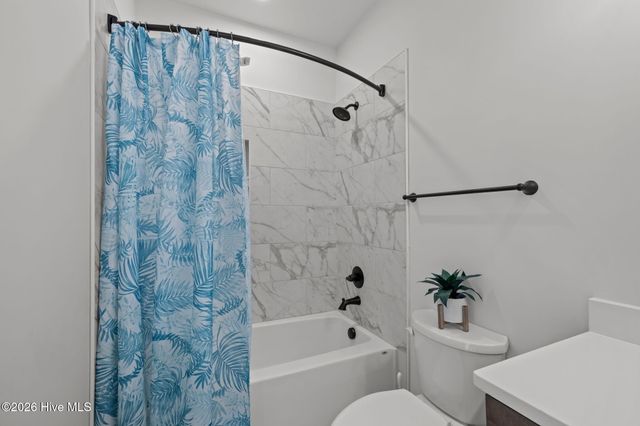 303 Cannonsgate Drive, Newport, NC 28570