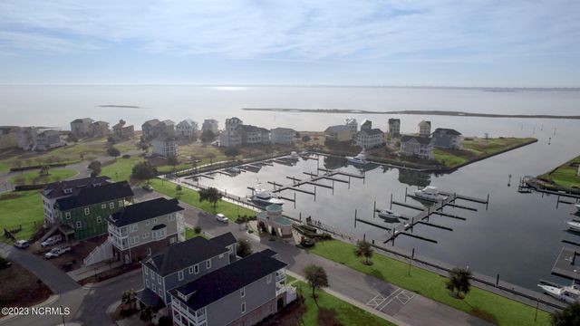 303 Cannonsgate Drive, Newport, NC 28570