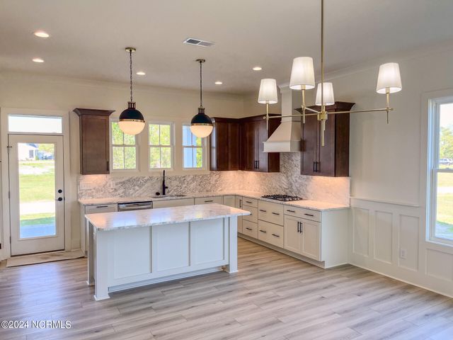 303 Cannonsgate Drive, Newport, NC 28570