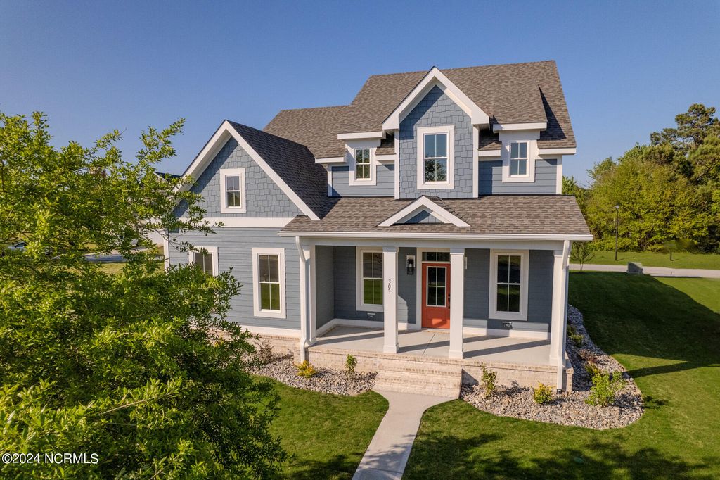 303 Cannonsgate Drive, Newport, NC 28570