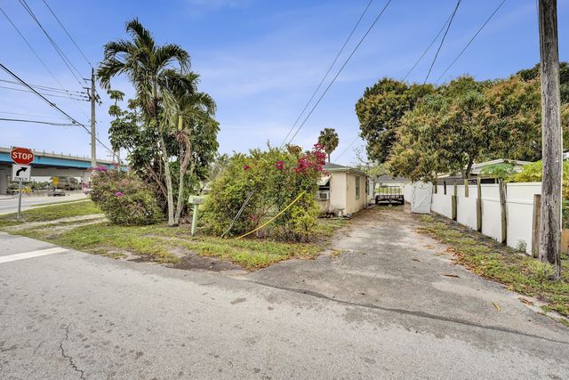 1412b NW 7th Street b, Pompano Beach, FL 33069