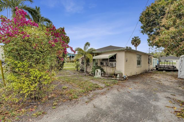1412b NW 7th Street b, Pompano Beach, FL 33069