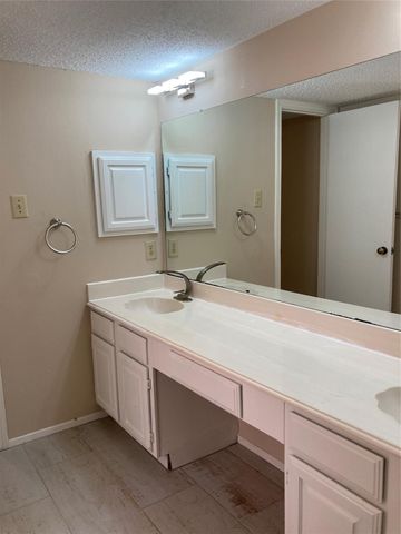 2015 Shorewood Lane, Sugar Land, TX 77479