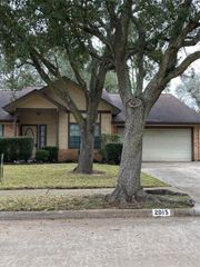 2015 Shorewood Lane, Sugar Land, TX 77479