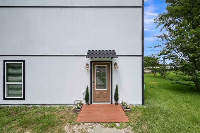 16818 W Alderson, Montgomery, TX 77316