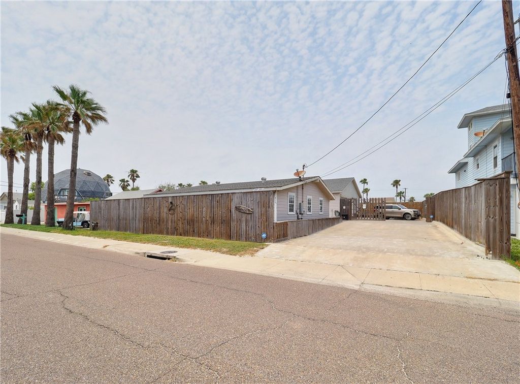 419 E Cotter Ave, Port Aransas, TX 78373 — photo 2