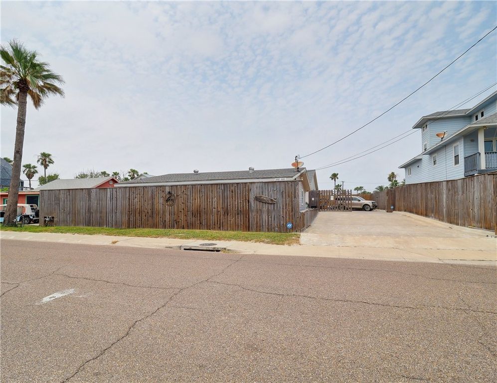 419 E Cotter Ave, Port Aransas, TX 78373 — photo 3