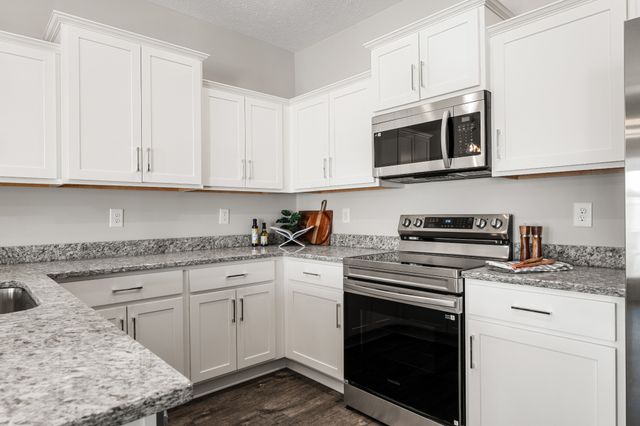 31 Hardwood Rd, Tullahoma, TN 37388