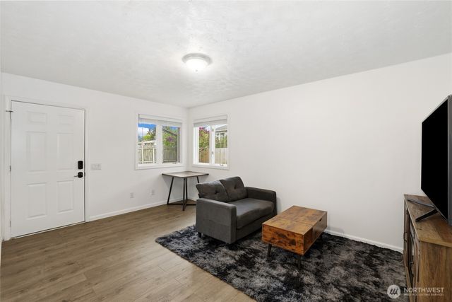 23105 20th Avenue S, Des Moines, WA 98198