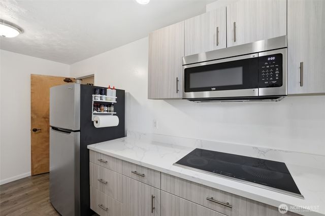 23105 20th Avenue S, Des Moines, WA 98198