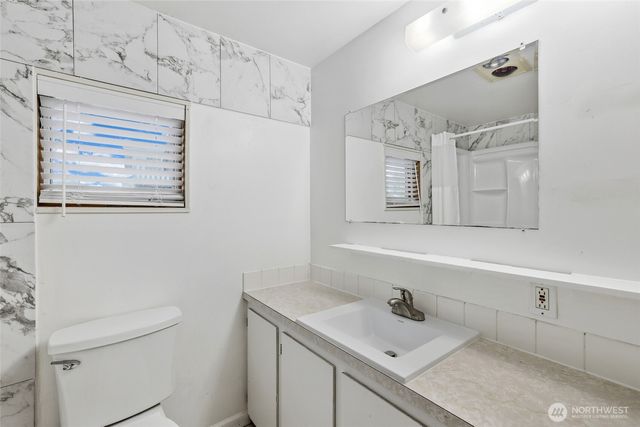 23105 20th Avenue S, Des Moines, WA 98198