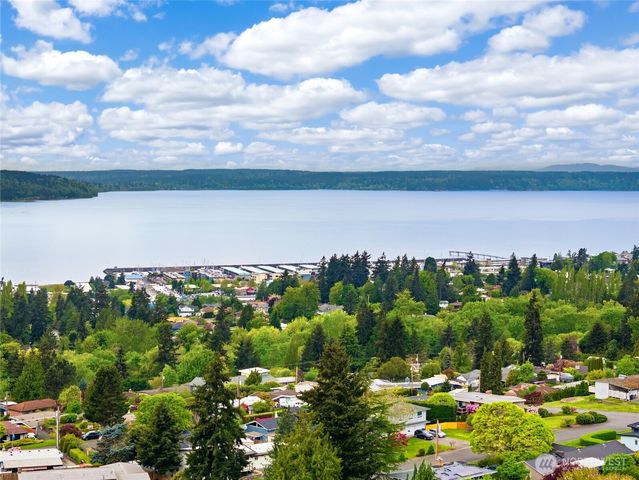 23105 20th Avenue S, Des Moines, WA 98198