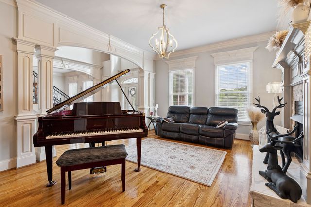 815 Stonebrook Dr, Lebanon, TN 37087