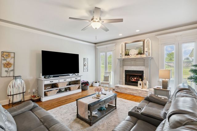 815 Stonebrook Dr, Lebanon, TN 37087