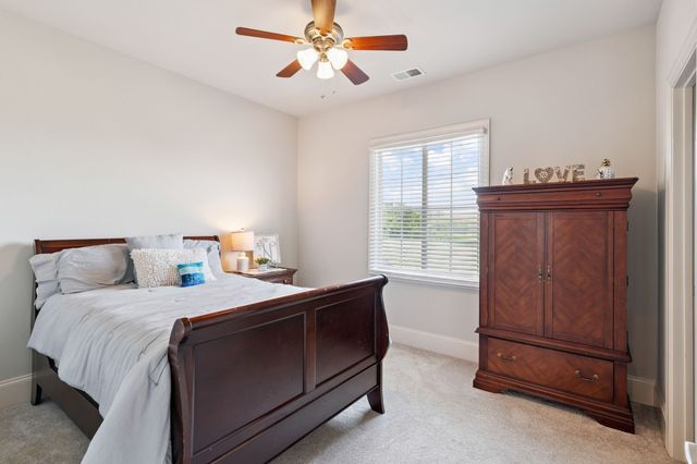 815 Stonebrook Dr, Lebanon, TN 37087