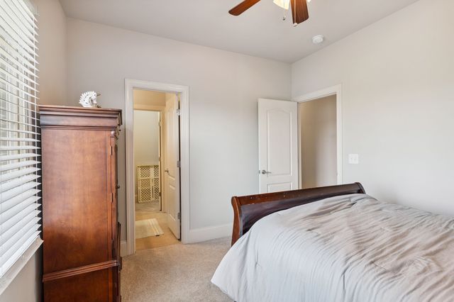 815 Stonebrook Dr, Lebanon, TN 37087