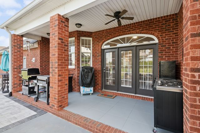 815 Stonebrook Dr, Lebanon, TN 37087