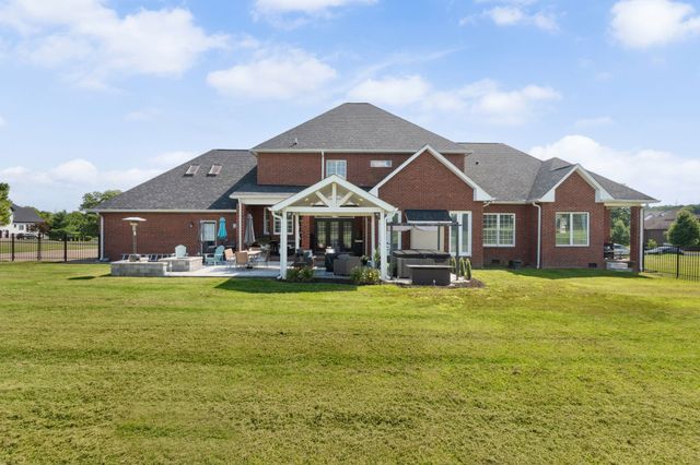 815 Stonebrook Dr, Lebanon, TN 37087