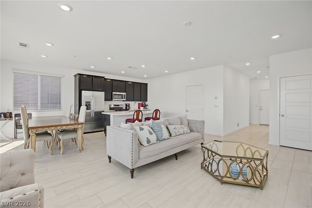 1055 Strada Mazoni, Henderson, NV 89011
