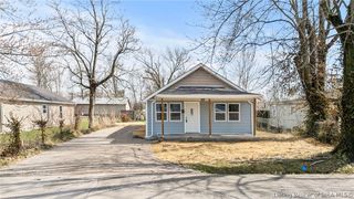 285 S Oak Street, Austin, IN 47102