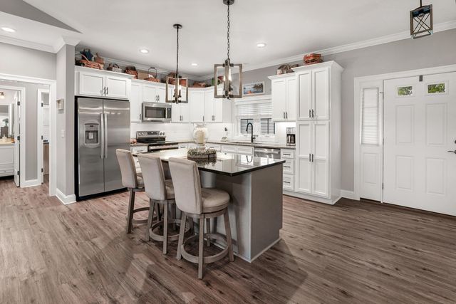 105 Belvior CIR, Moneta, VA 24121