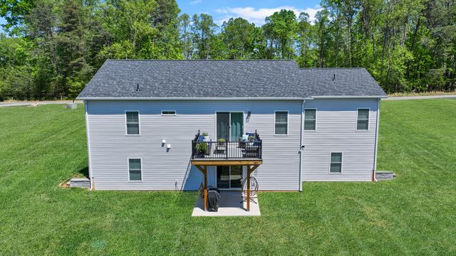 105 Belvior CIR, Moneta, VA 24121