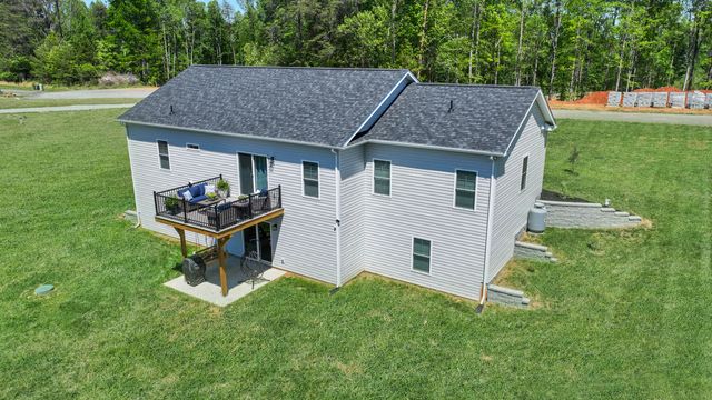 105 Belvior CIR, Moneta, VA 24121