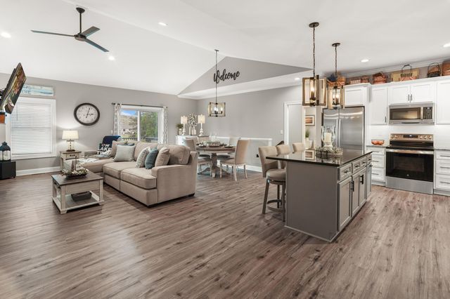 105 Belvior CIR, Moneta, VA 24121