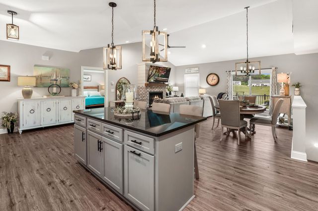 105 Belvior CIR, Moneta, VA 24121