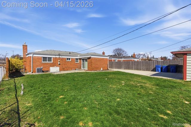 27314 Pleasant Drive, Warren, MI 48088